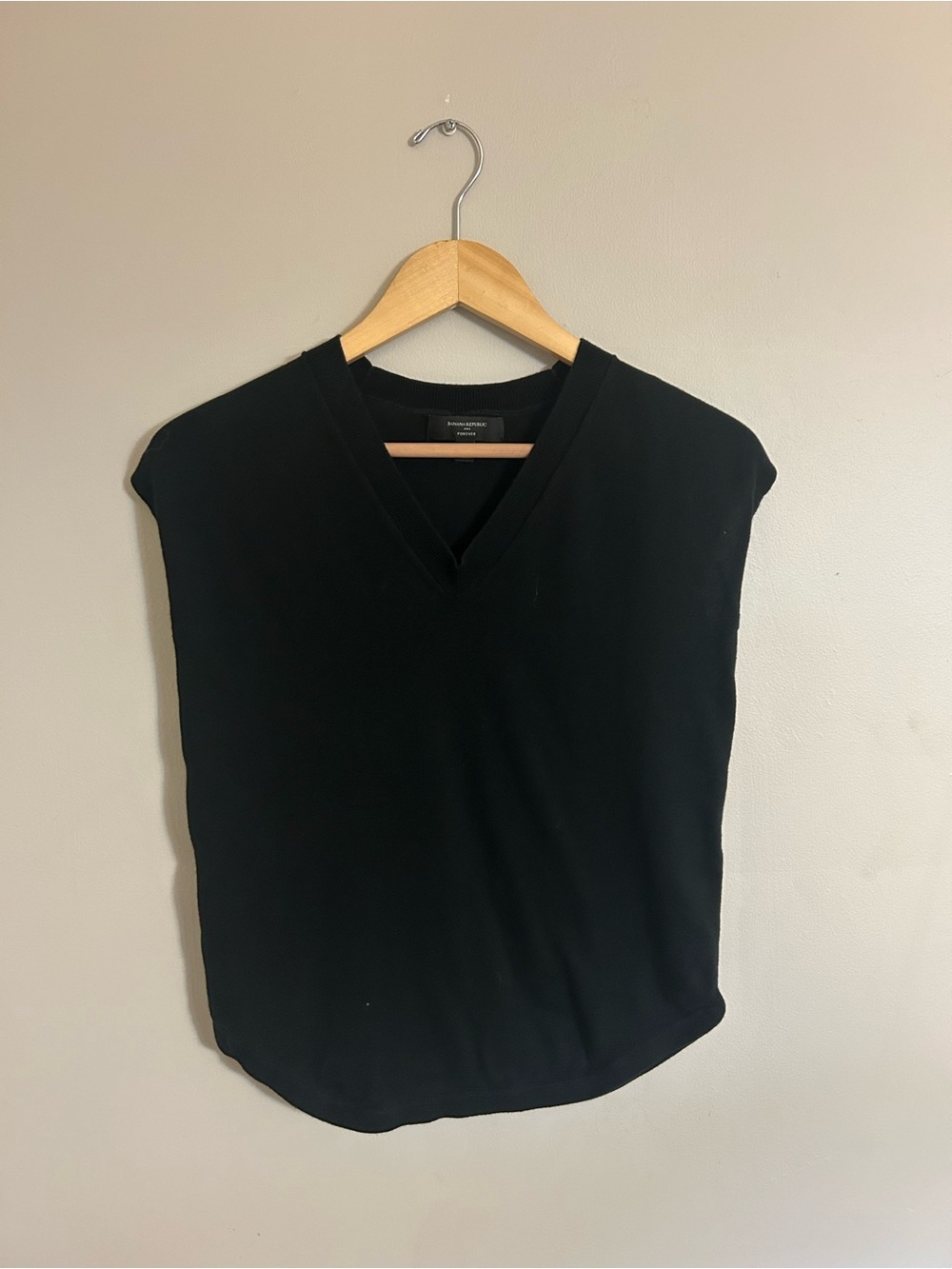 Banana Republic Black V-Neck Sleeveless Tank